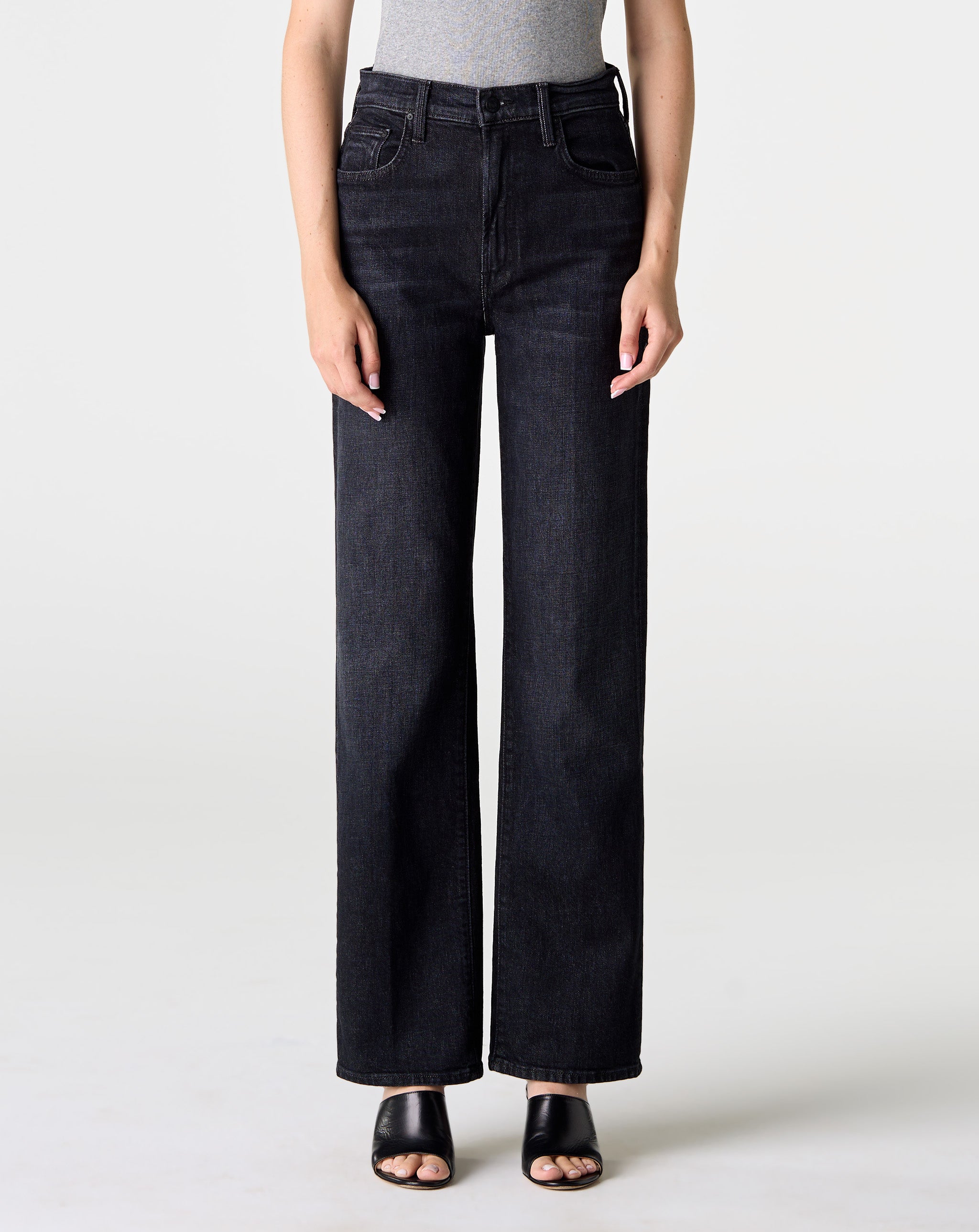 The Rambler Zip Sneak