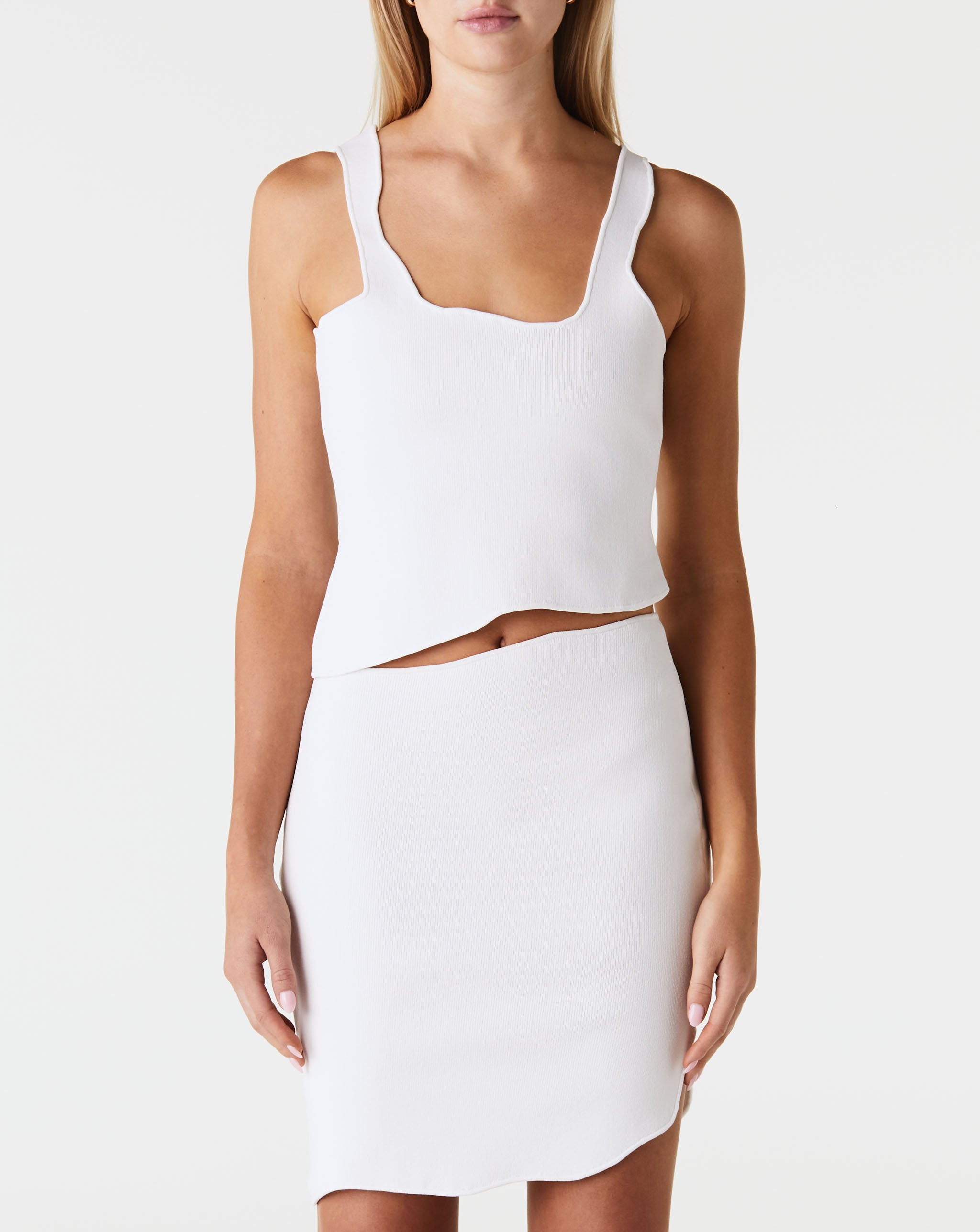 Encircled Edge Rib Tank