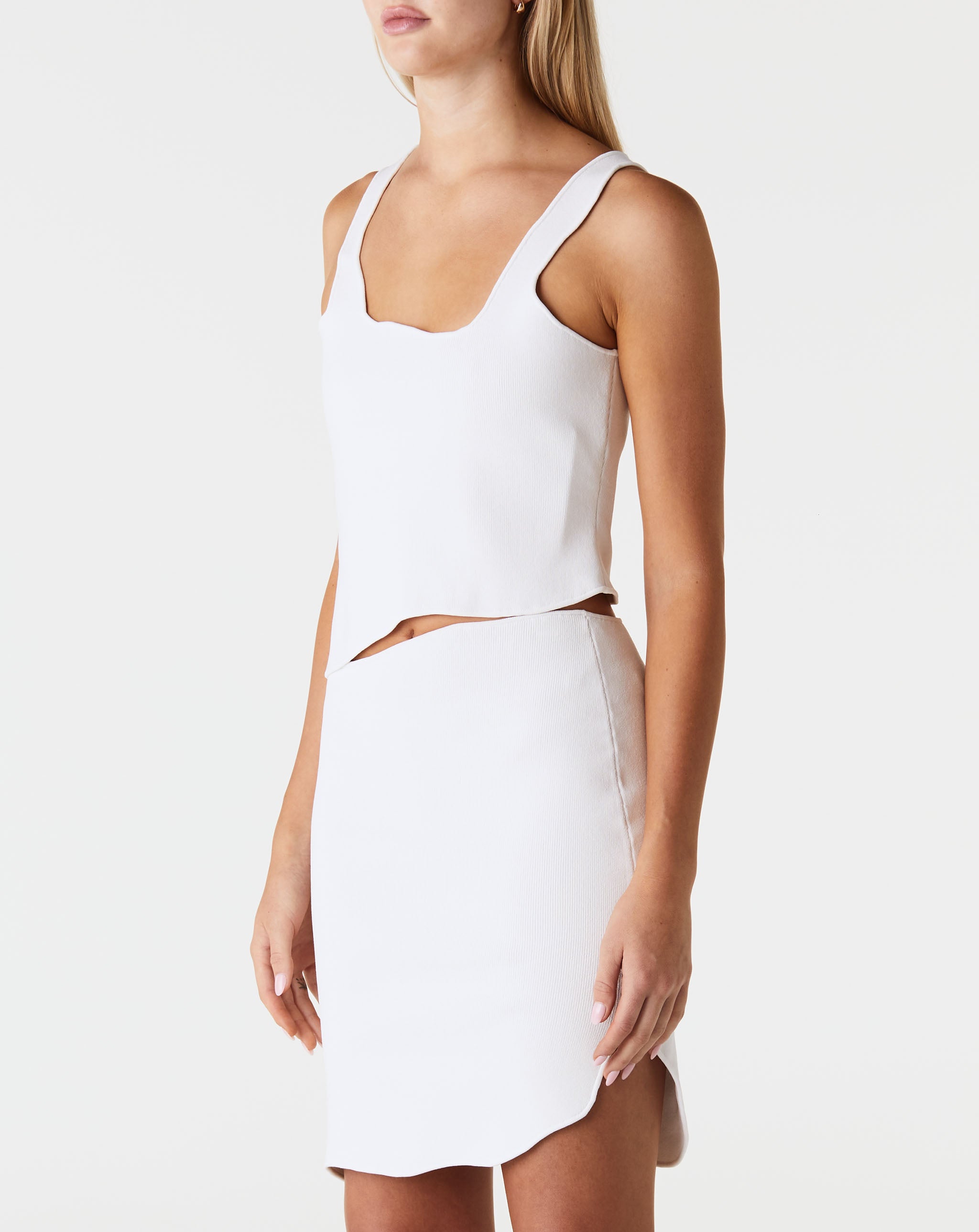 Encircled Edge Rib Tank