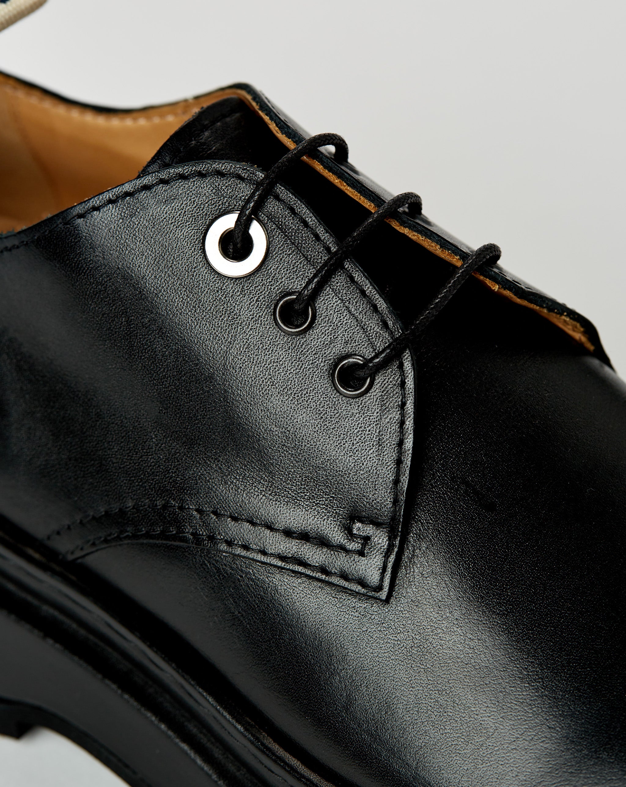 Pavane Lace Up