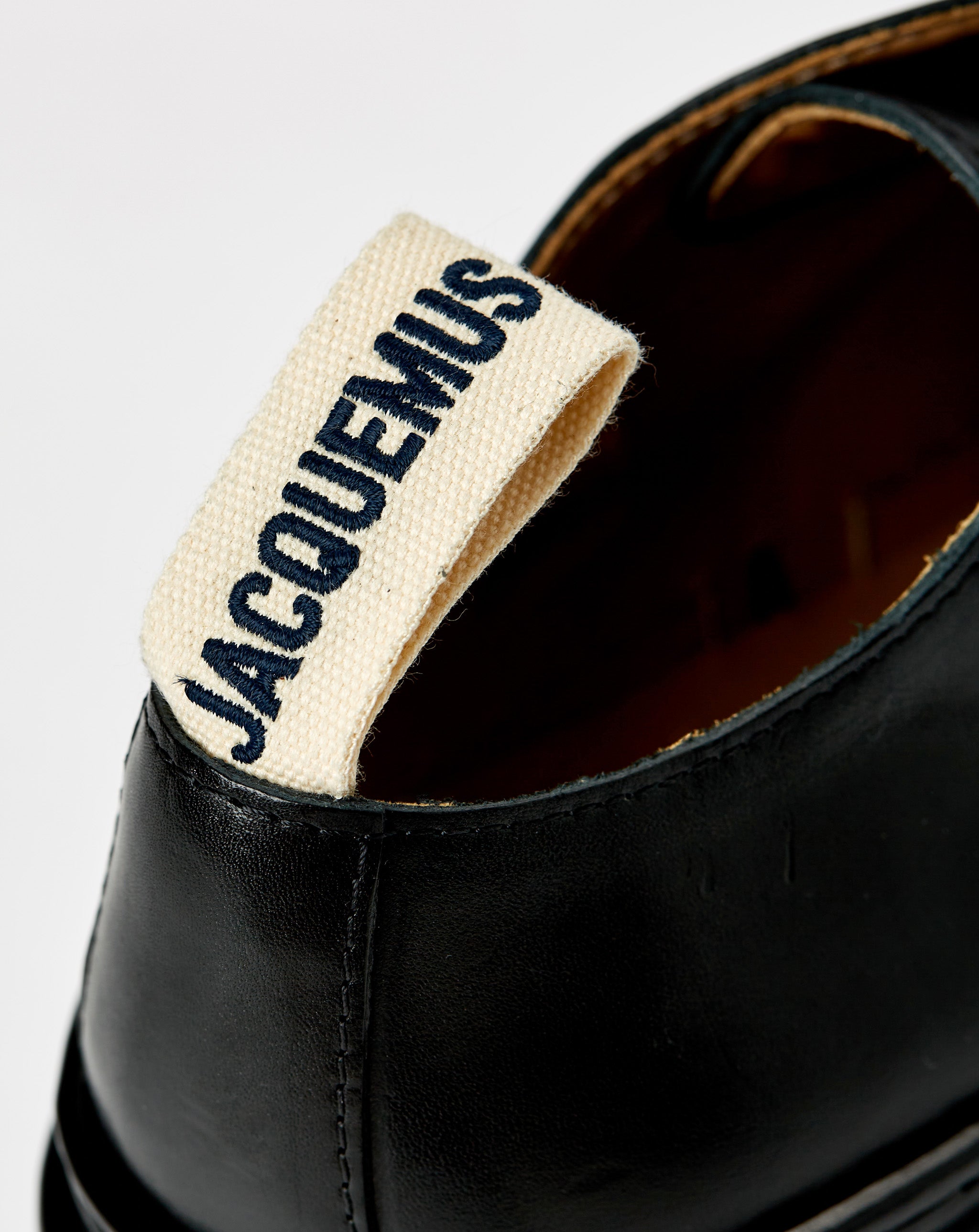 Pavane Lace Up