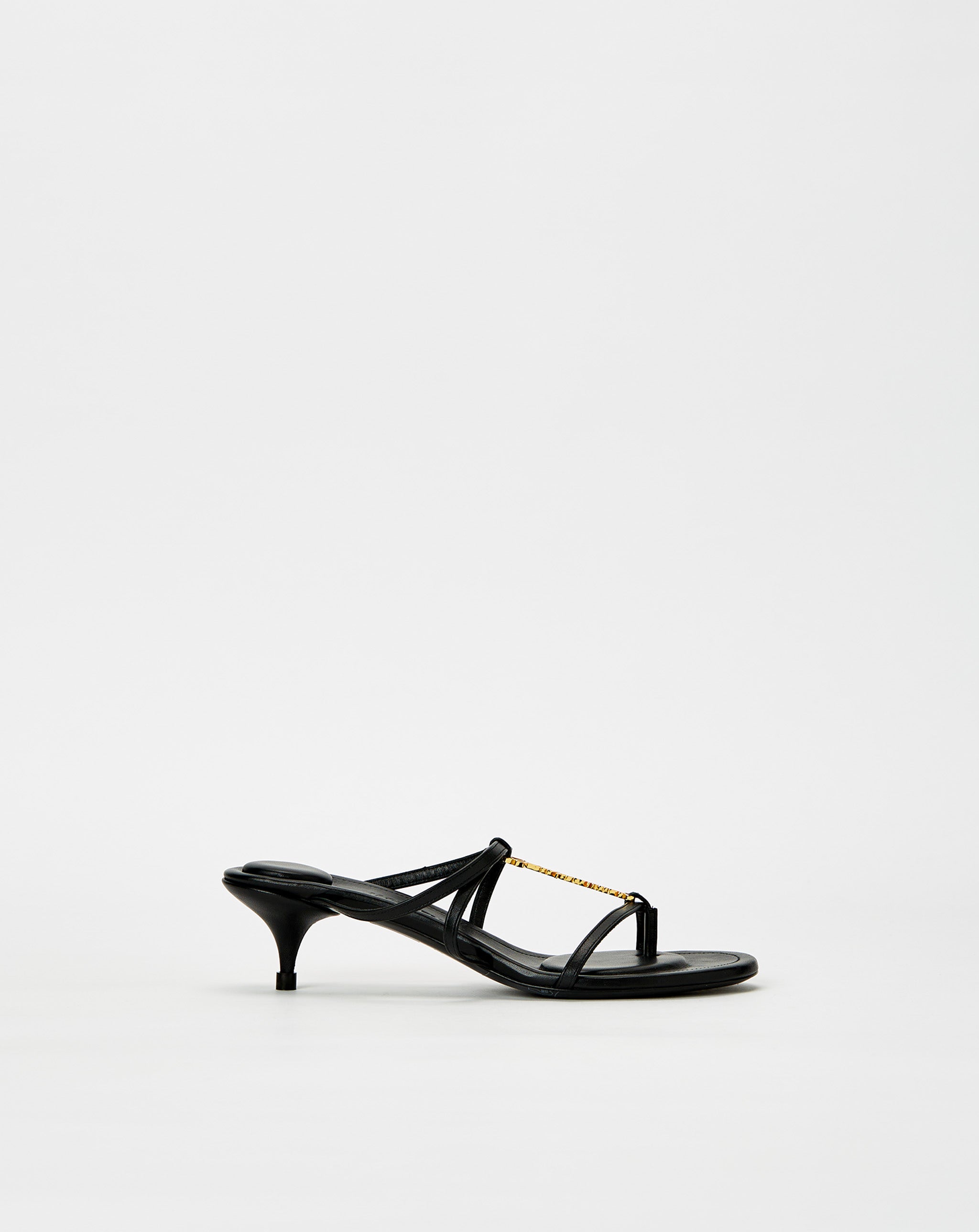 Pralu Sandal