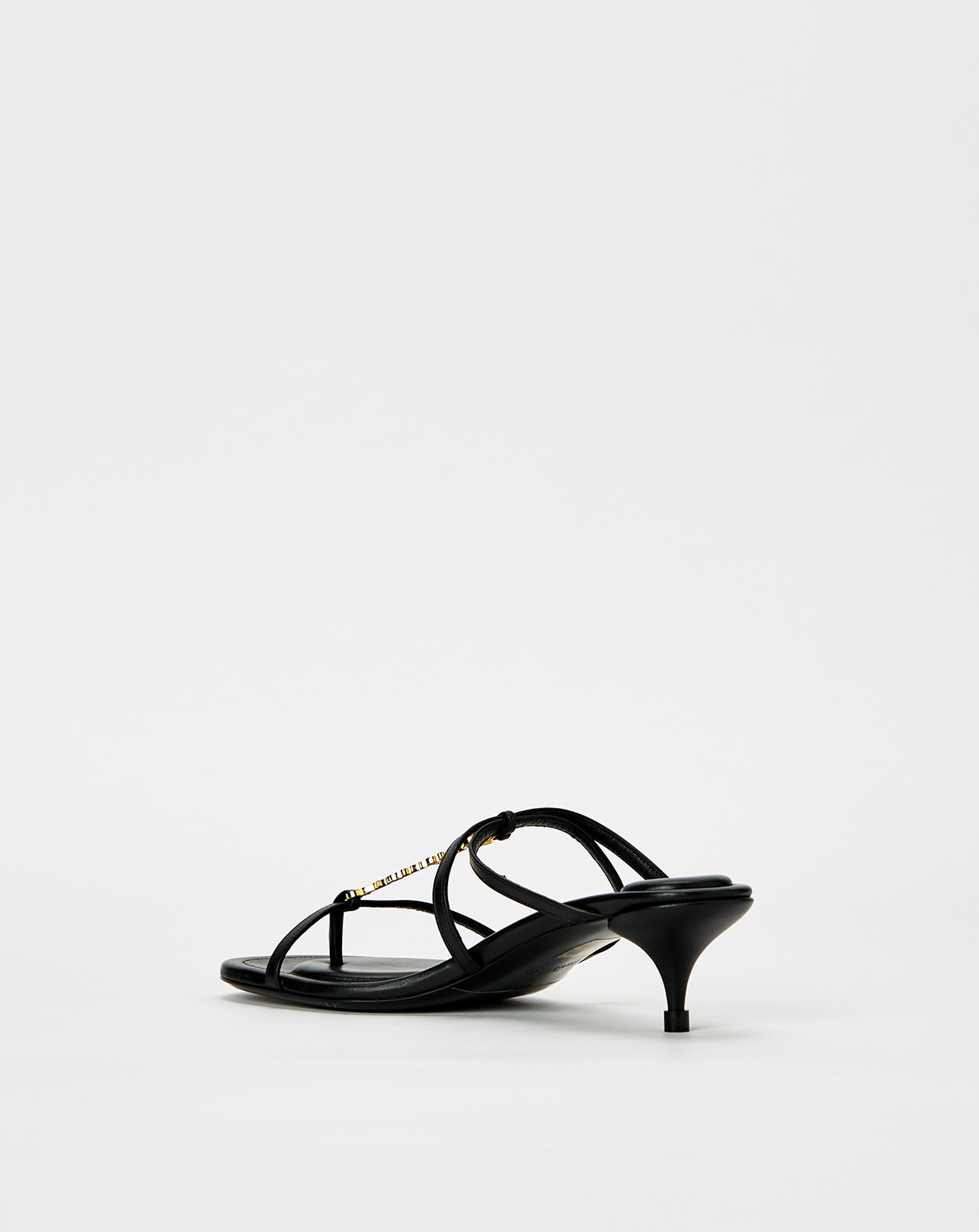 Pralu Sandal