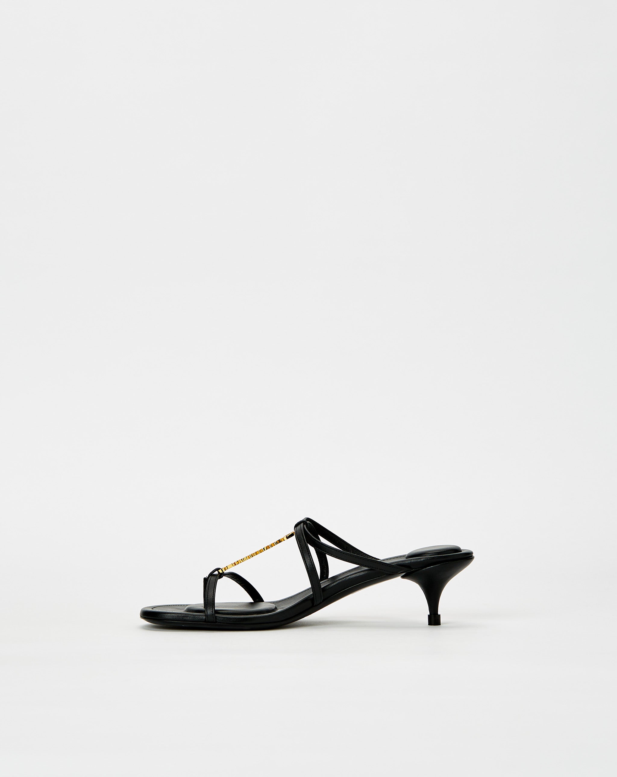 Pralu Sandal
