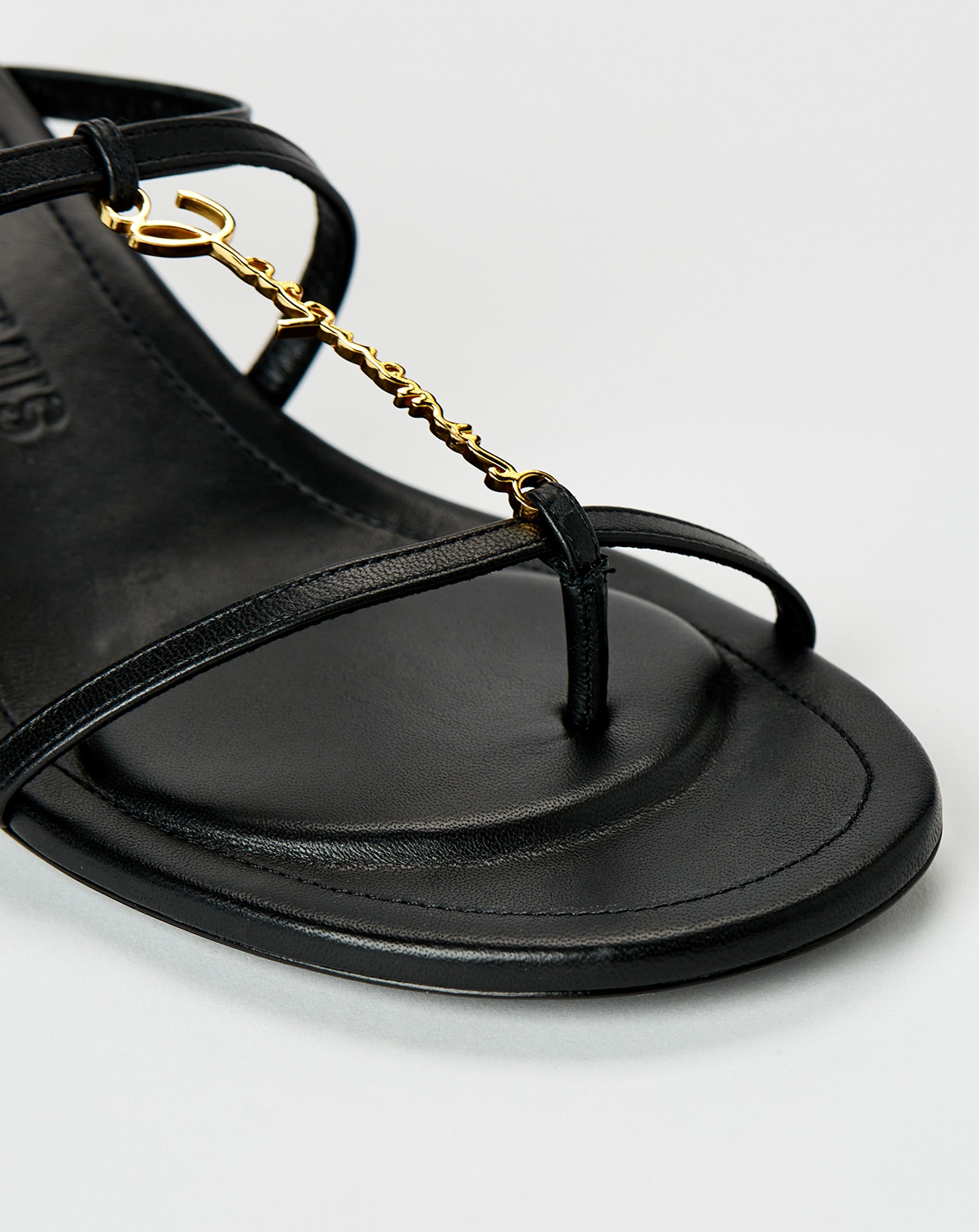Pralu Sandal