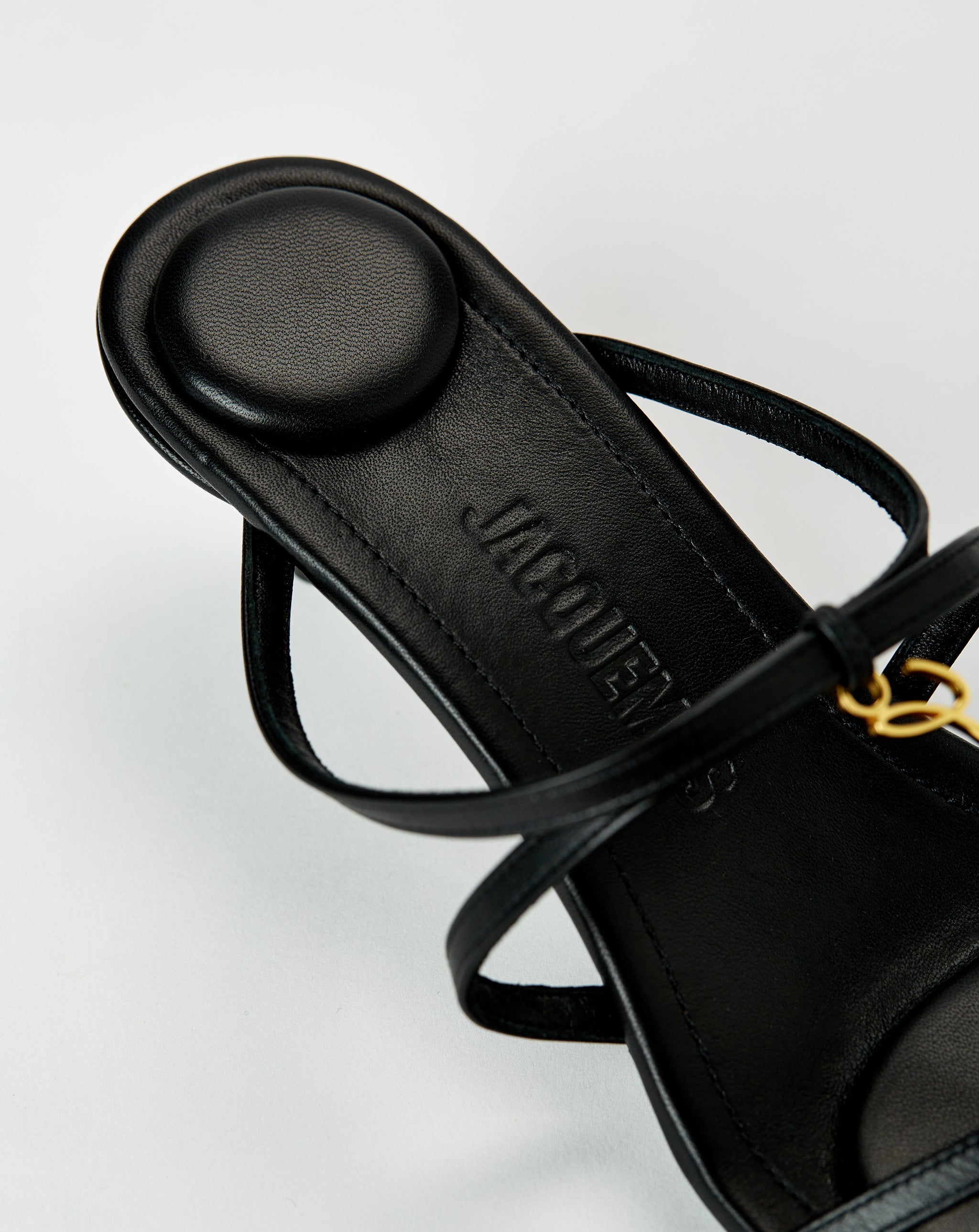 Pralu Sandal