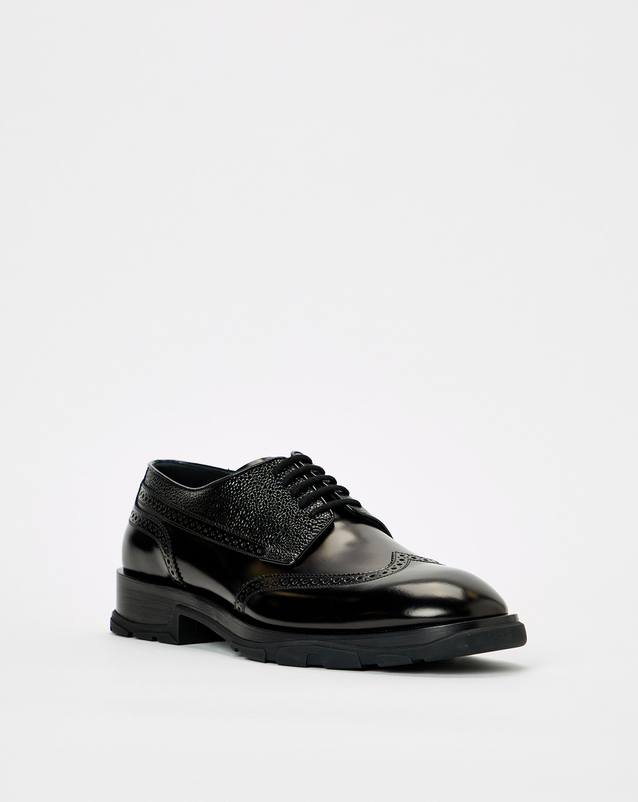 Wing Tip Lace Up