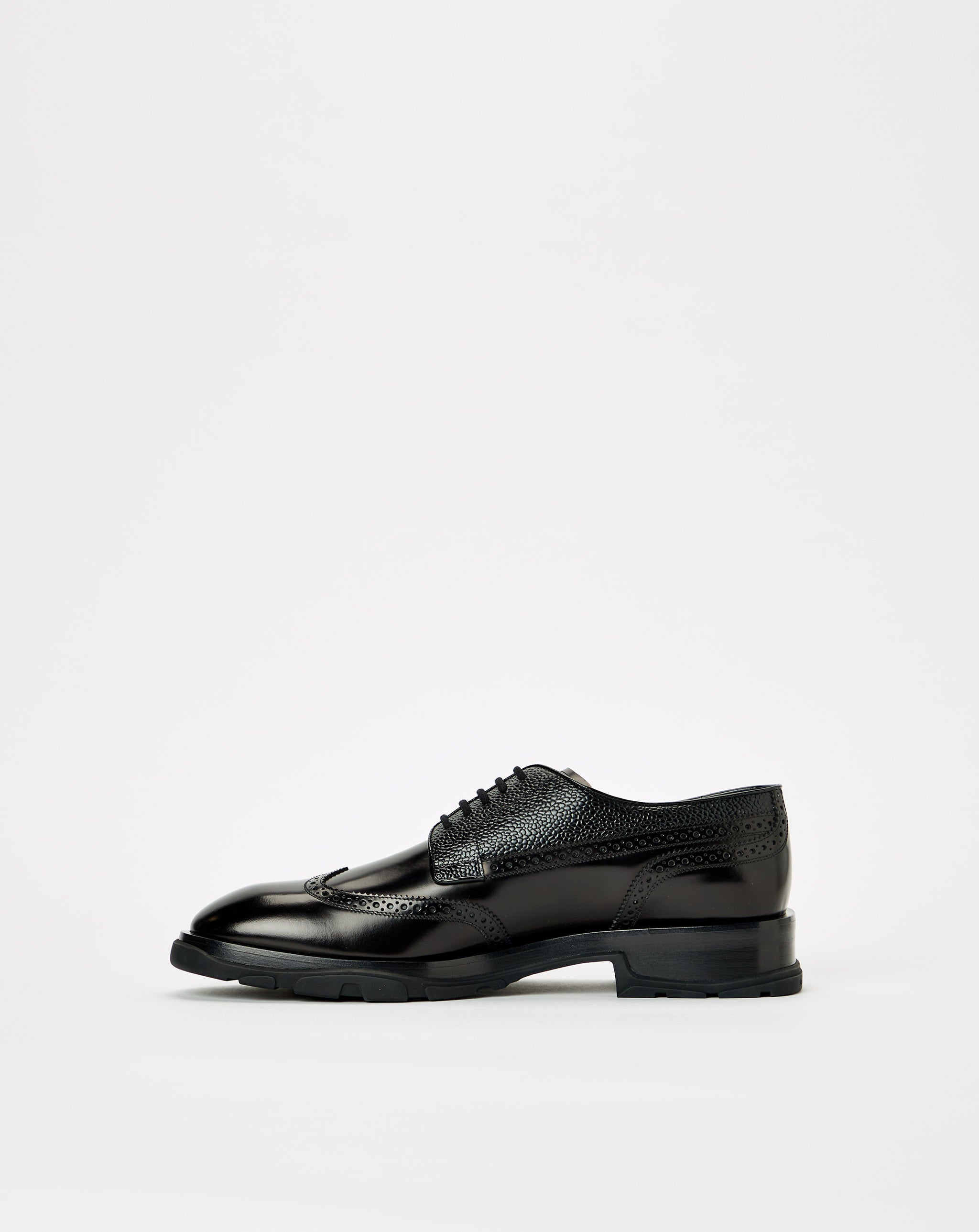Wing Tip Lace Up