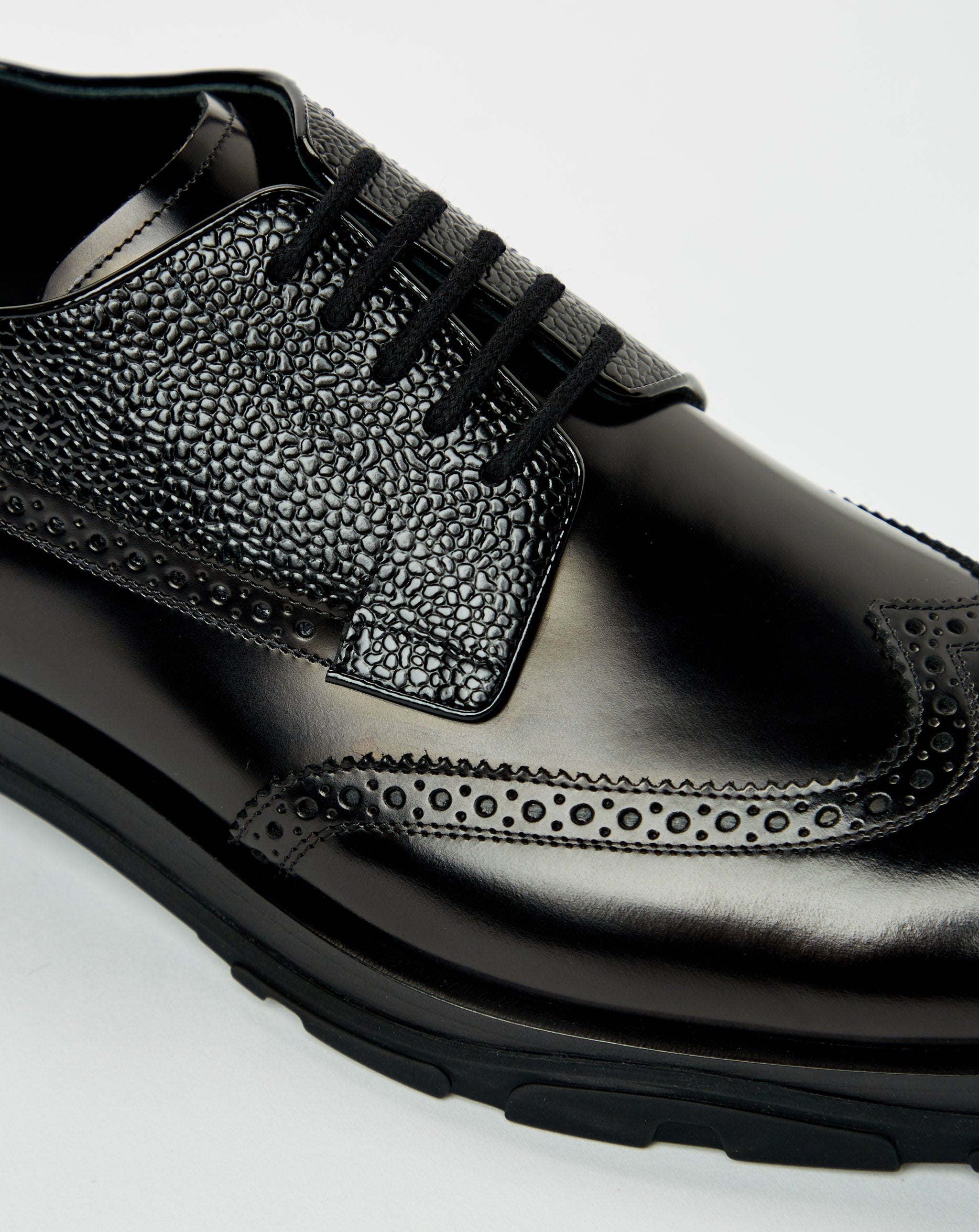Wing Tip Lace Up