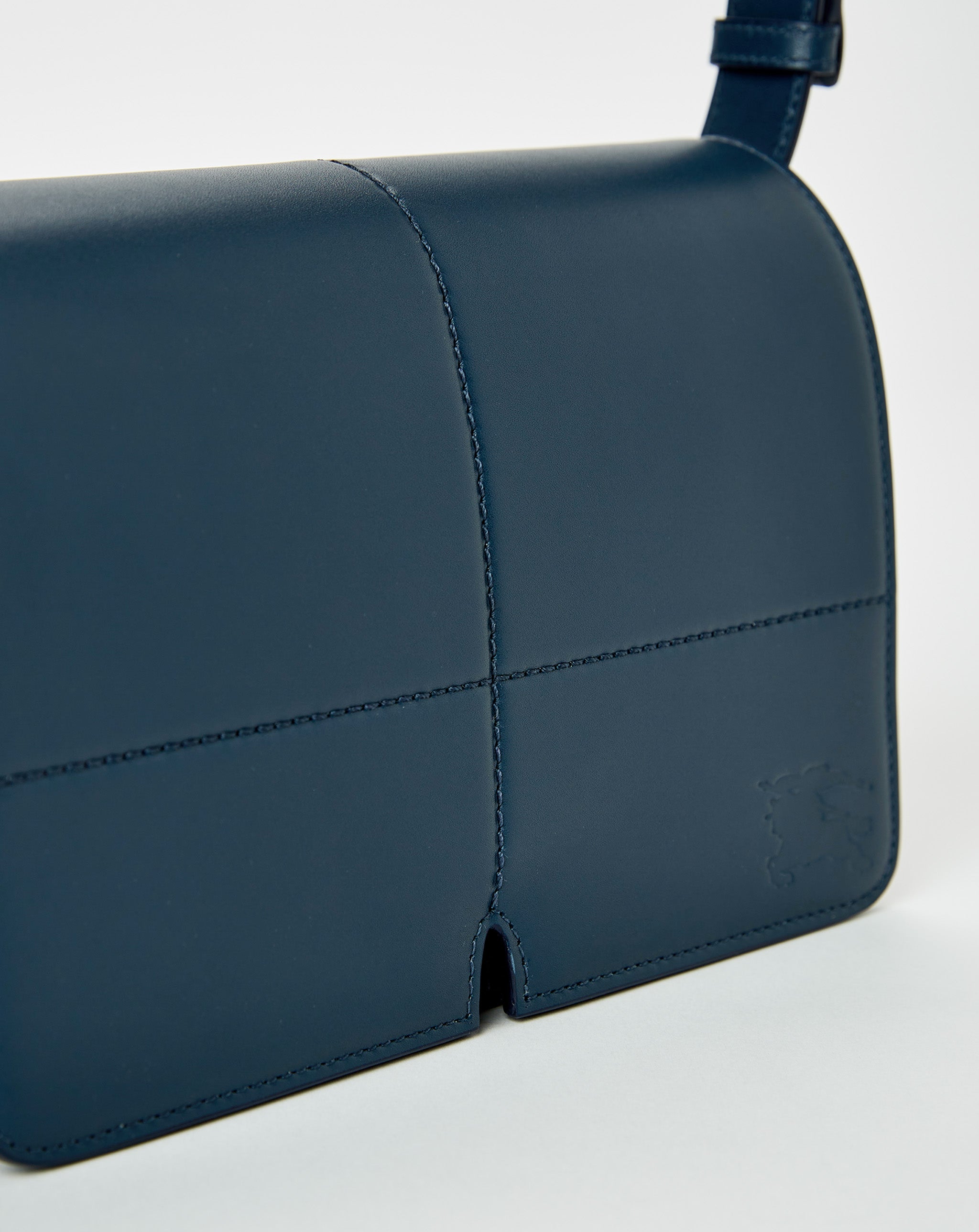 Snip Shoulder Bag