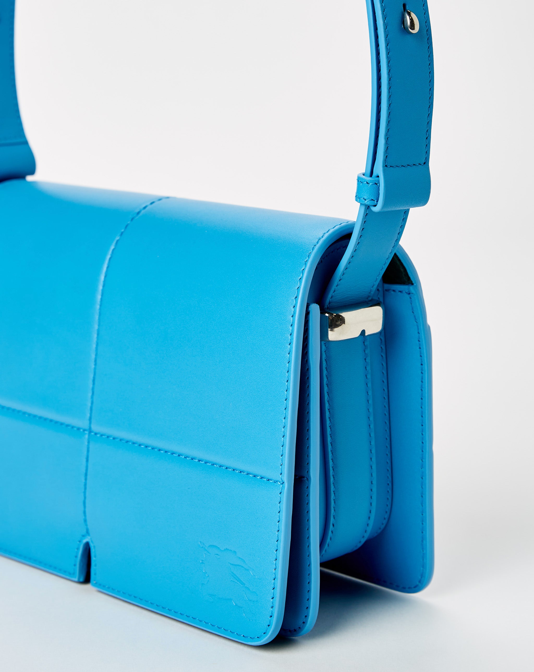 Snip Shoulder Bag