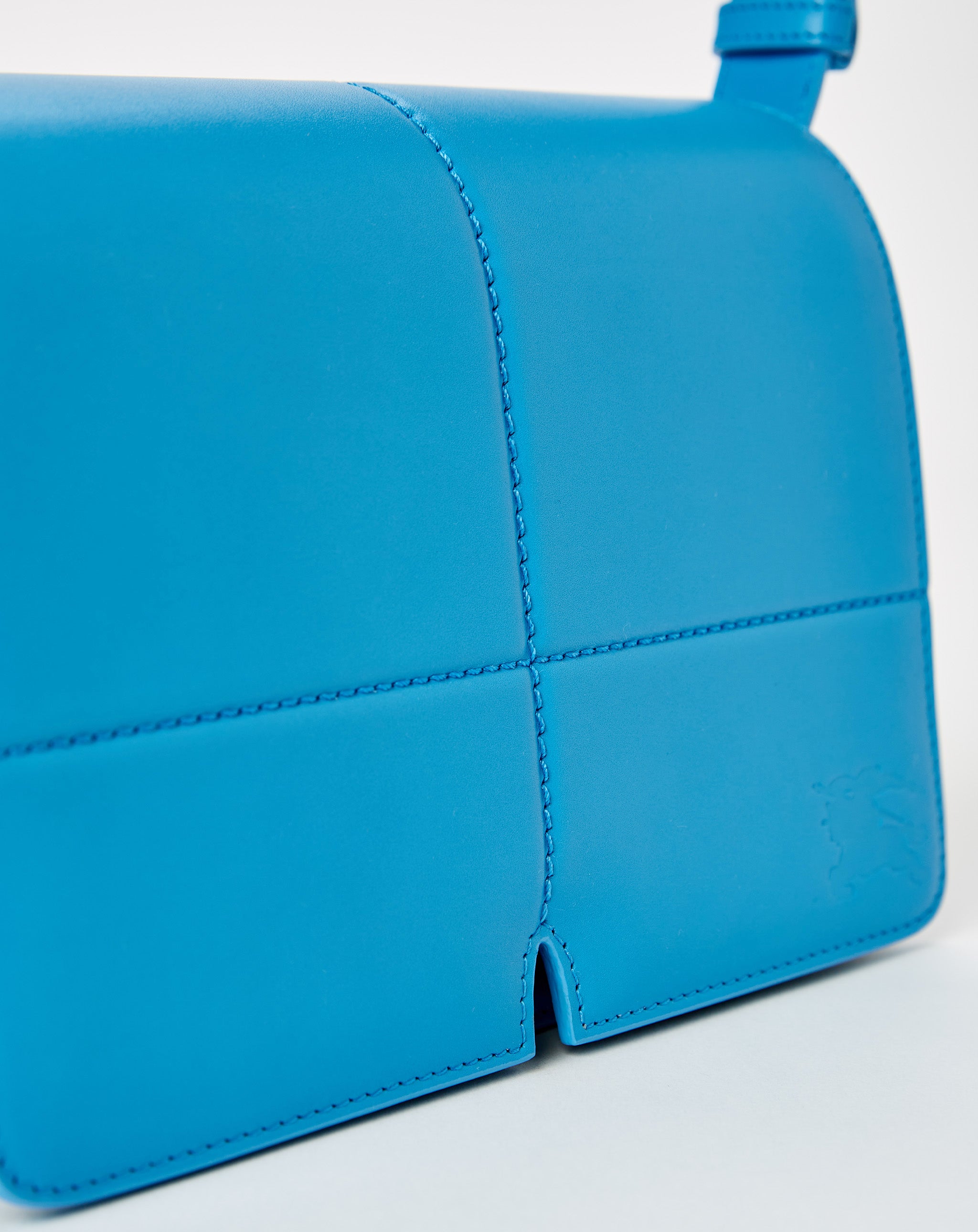 Snip Shoulder Bag