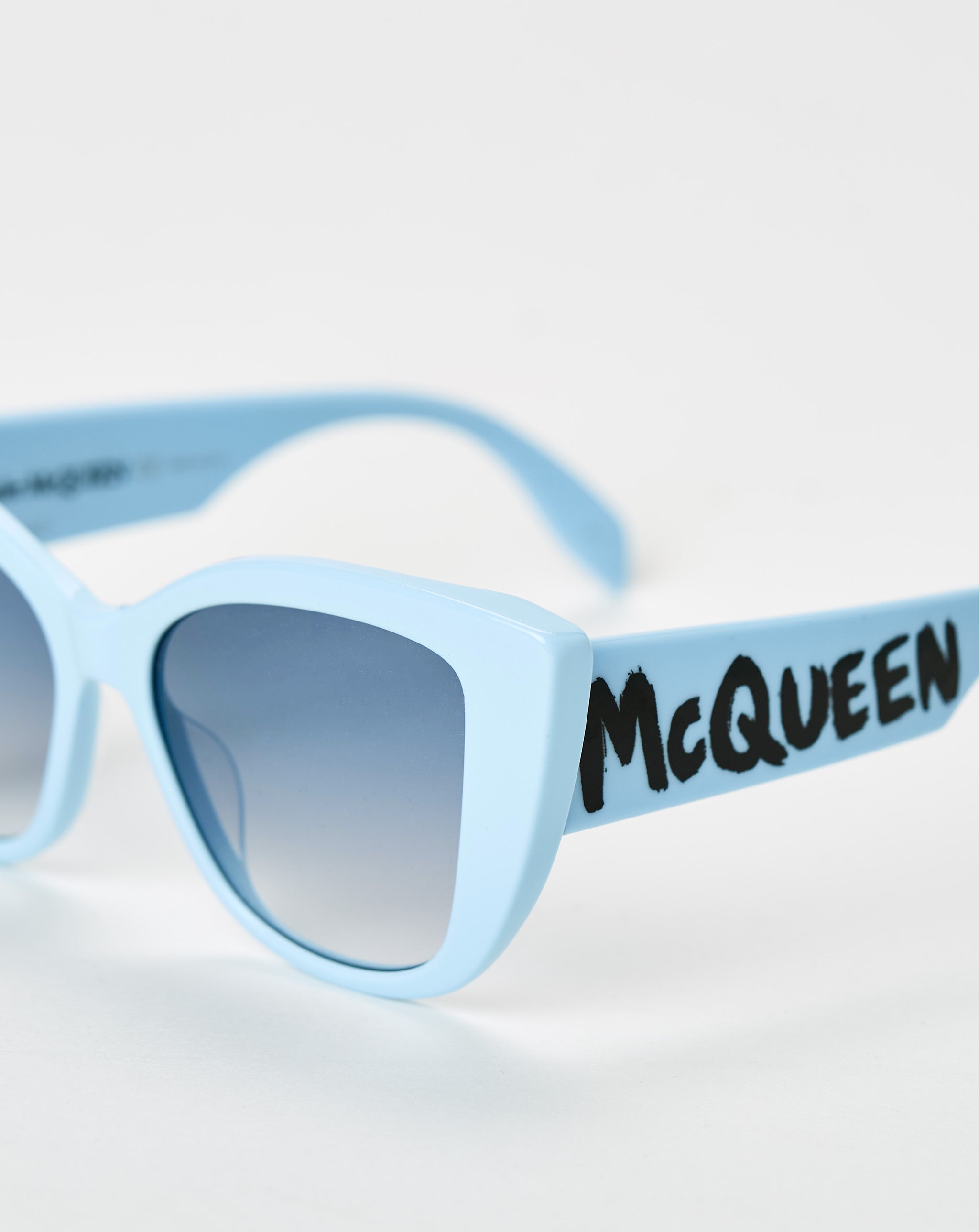 MCQUEEN GRAFFITI VINTAGE SUNGLASSES