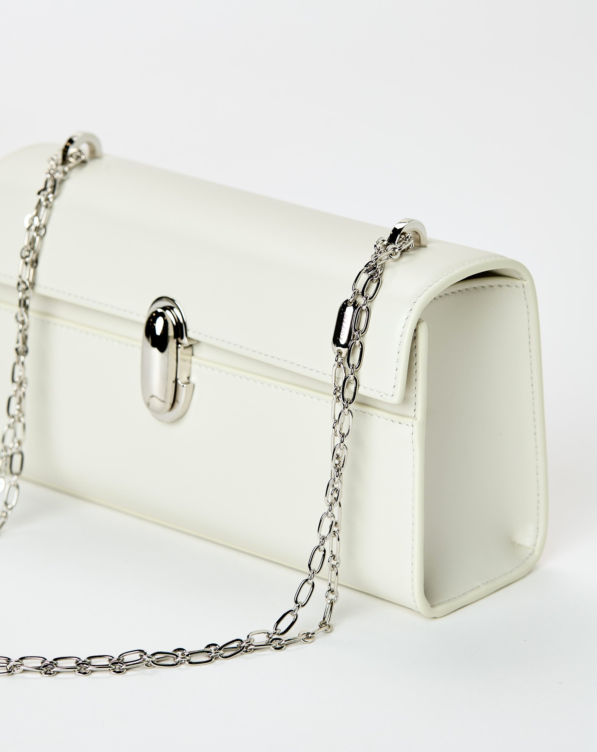 Chain Symmetry Pochette In Smooth Calf