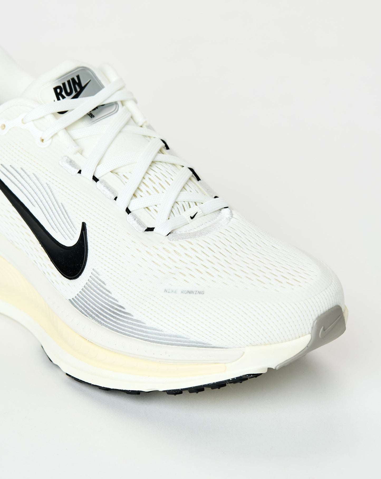 Vomero 18 "Summit White/Coconut Milk"