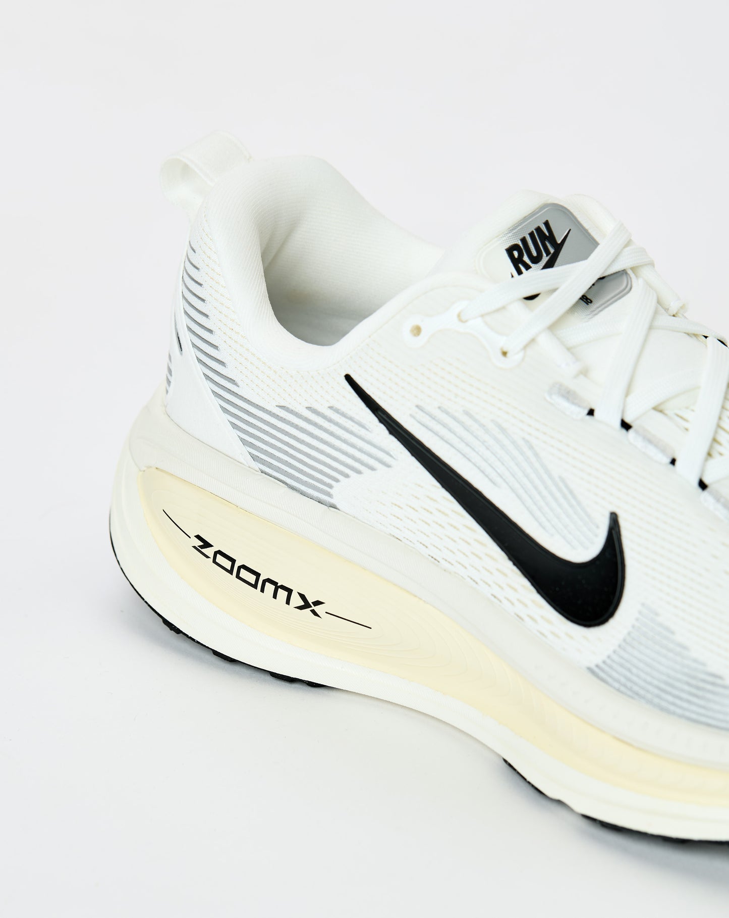 Vomero 18 "Summit White/Coconut Milk"