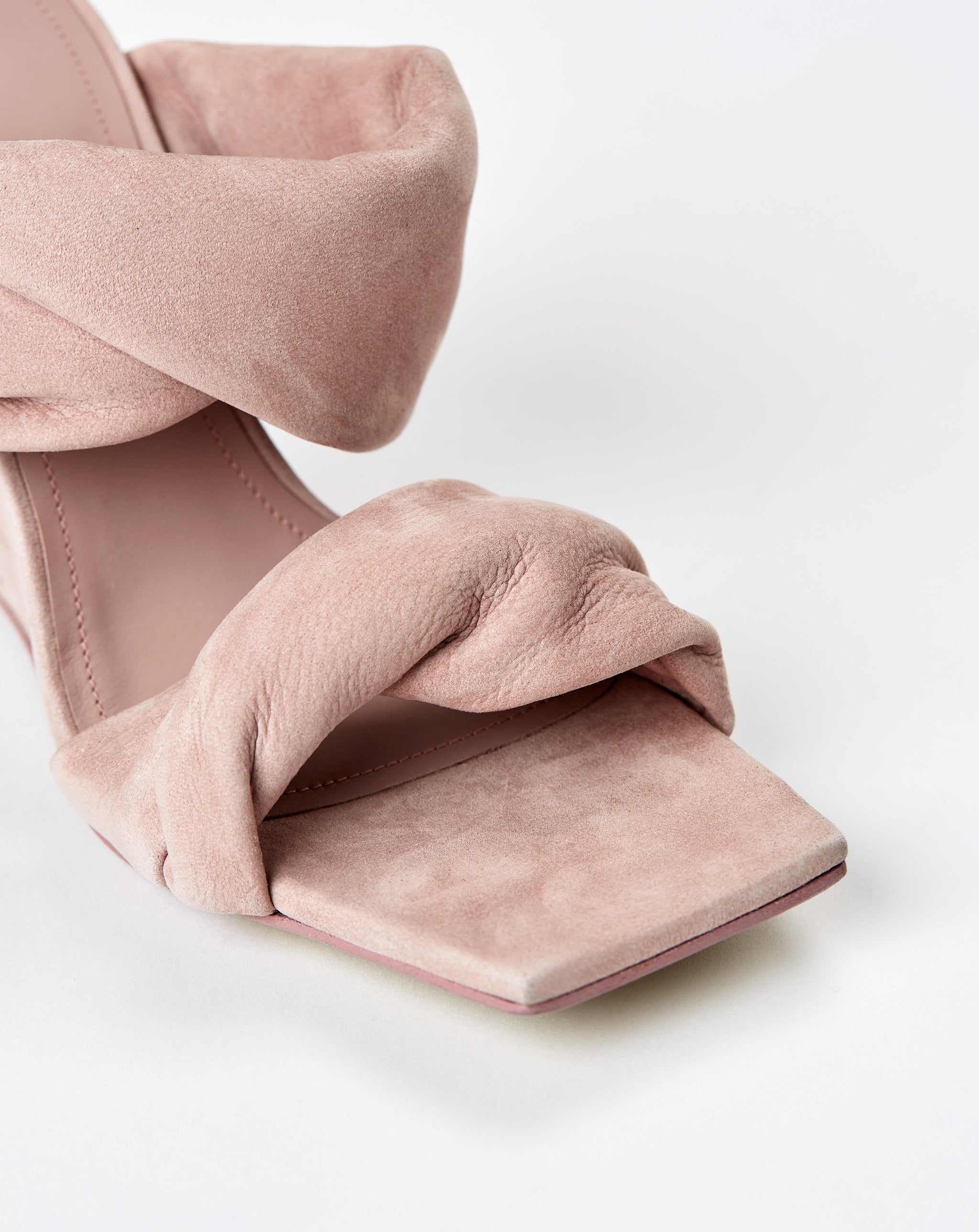 Cantilever 8 Twisted Sandal
