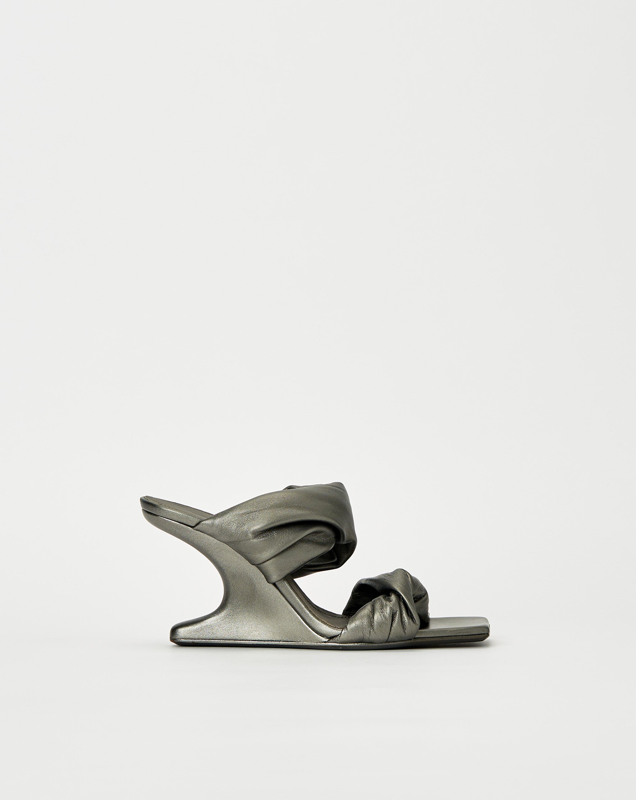 Cantilever 8 Twisted Sandal