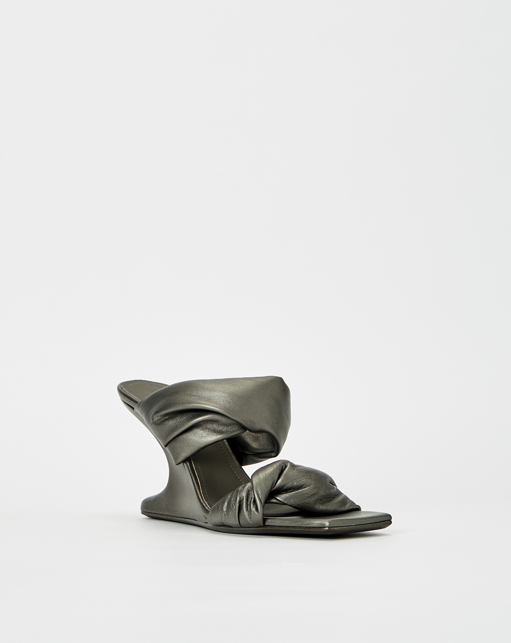 Cantilever 8 Twisted Sandal