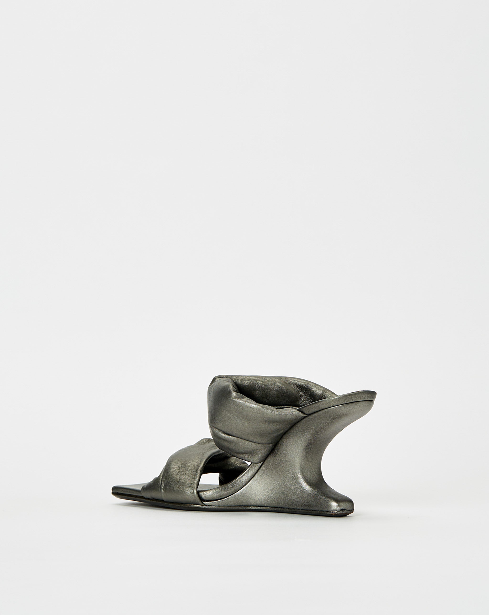 Cantilever 8 Twisted Sandal