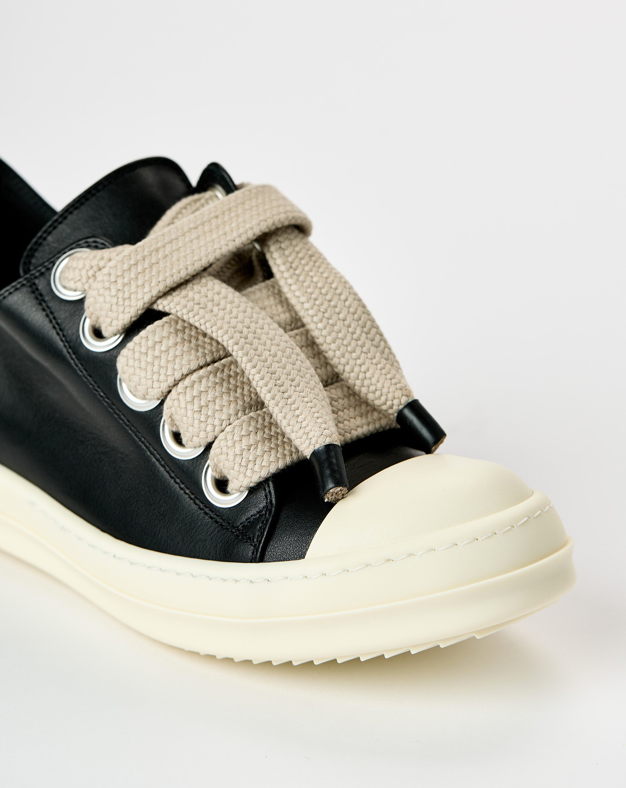 Jumbo Lace Low Sneaks