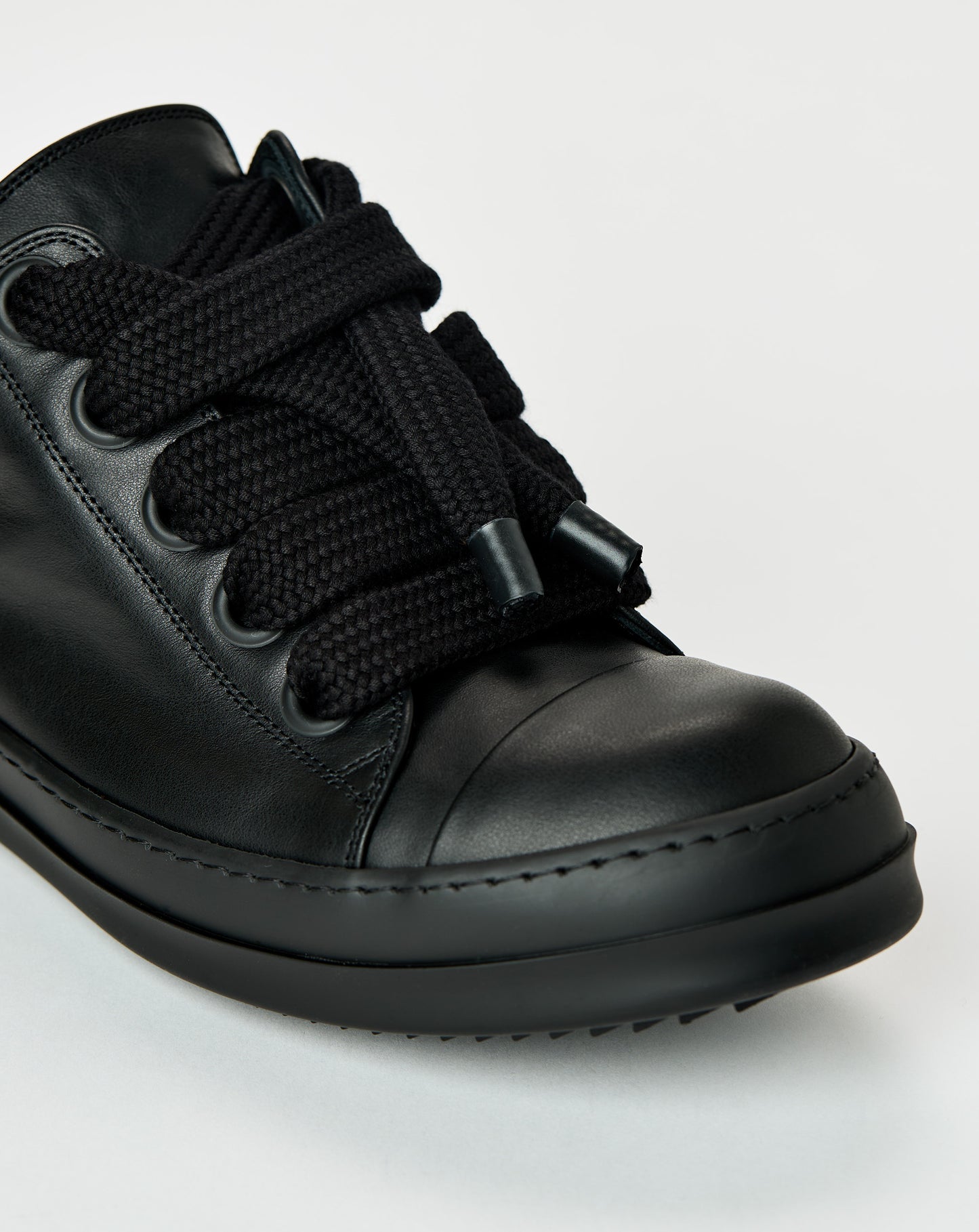 Jumbo Lace Low Sneakers