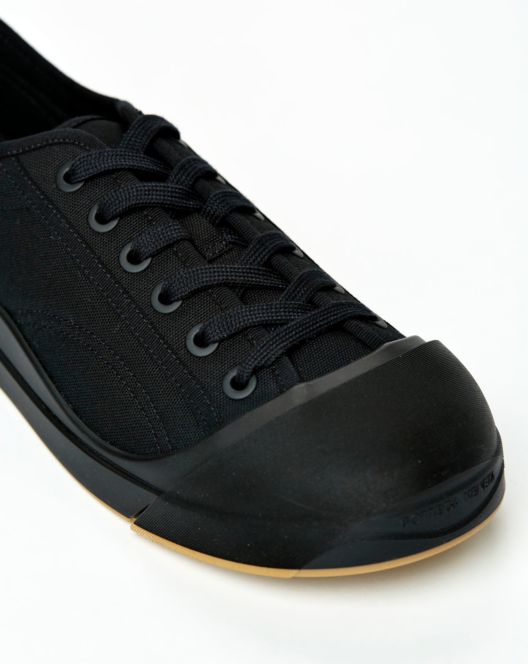 CANVAS SNEAKER