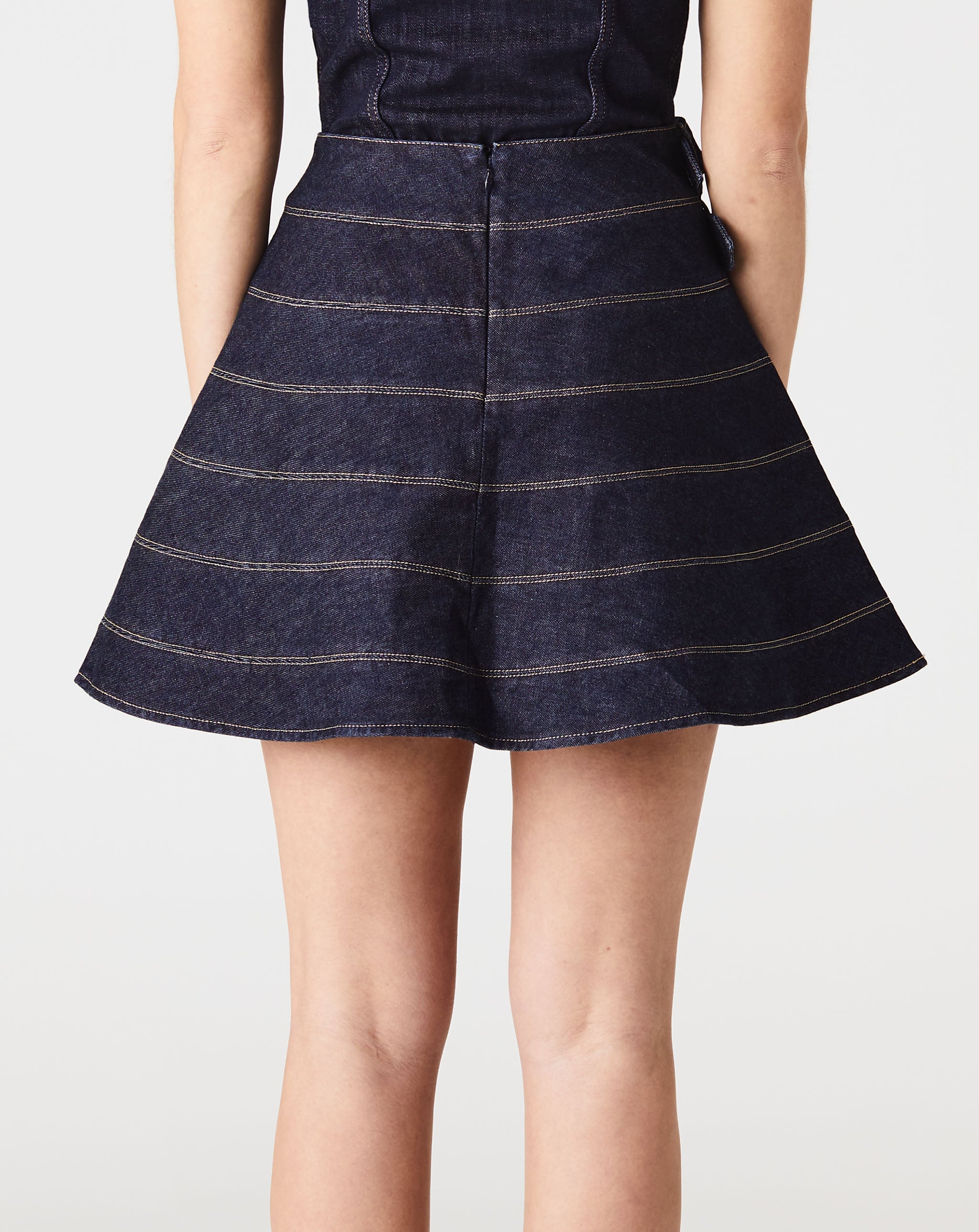 Belted Skater