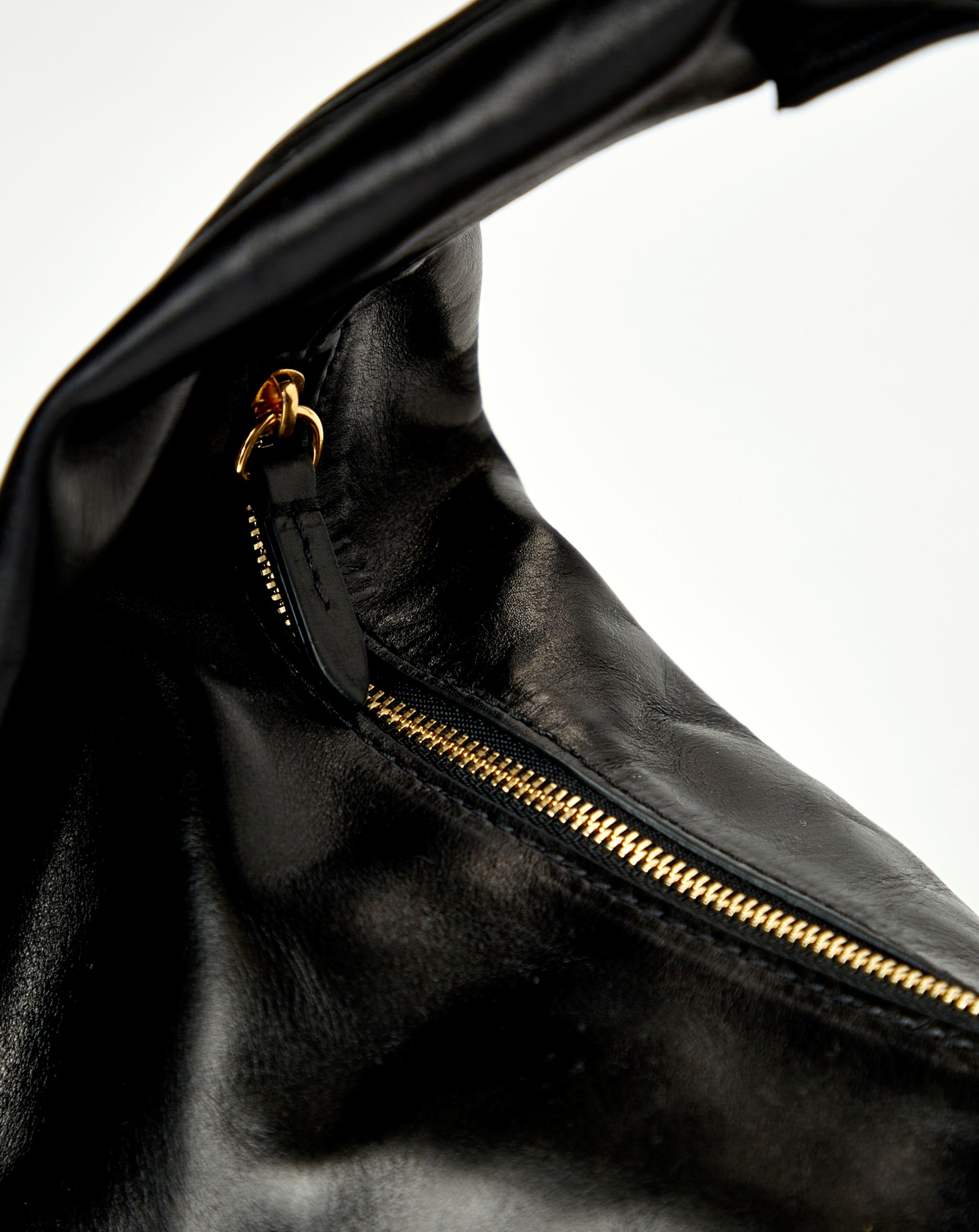 Olivia Hobo Medium