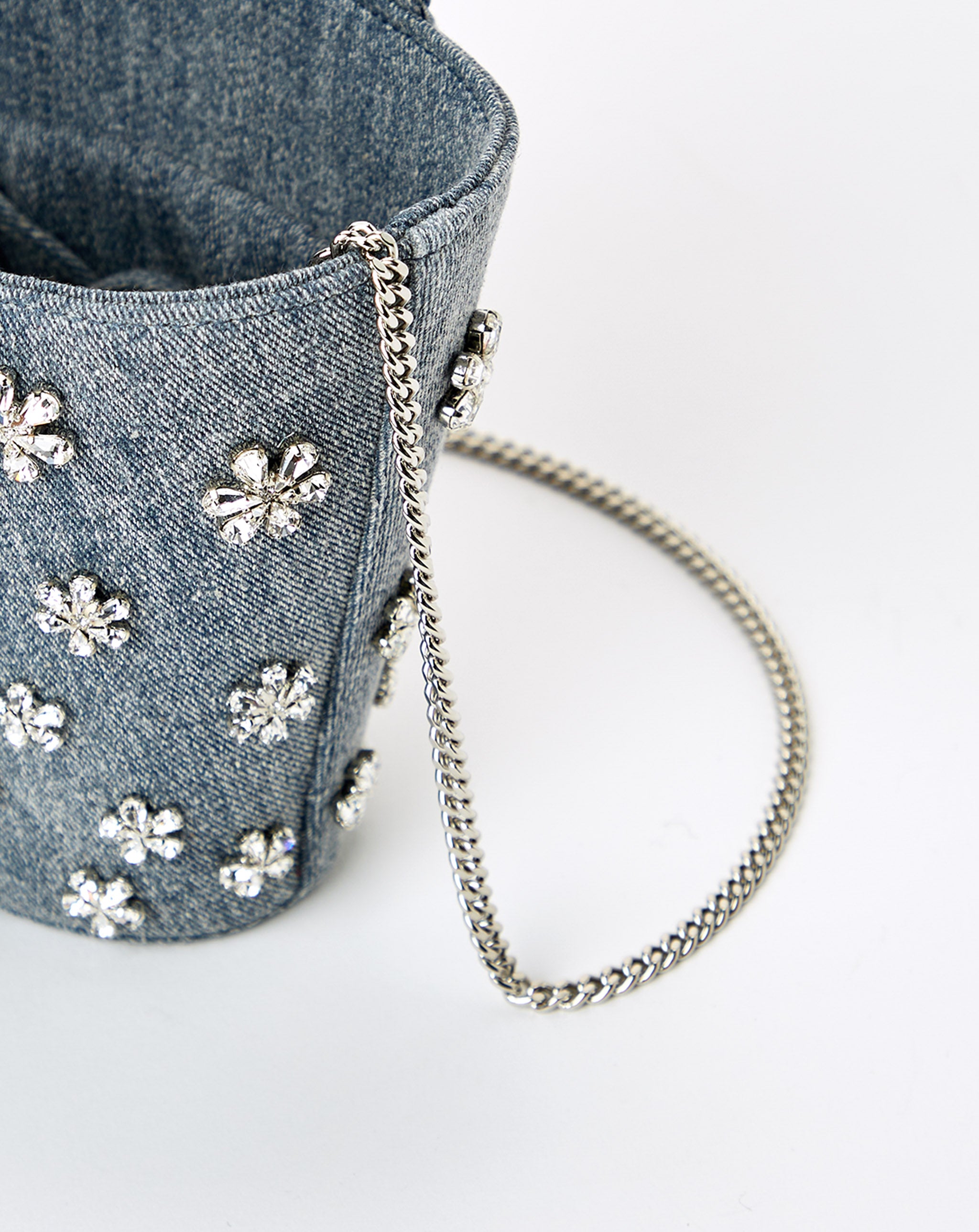 Lily Bucket With Daisy